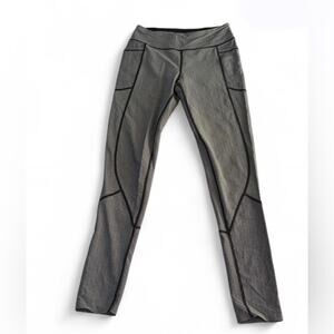 Victoria’s Secret Sport Geometric Patterned Leggings size Medium